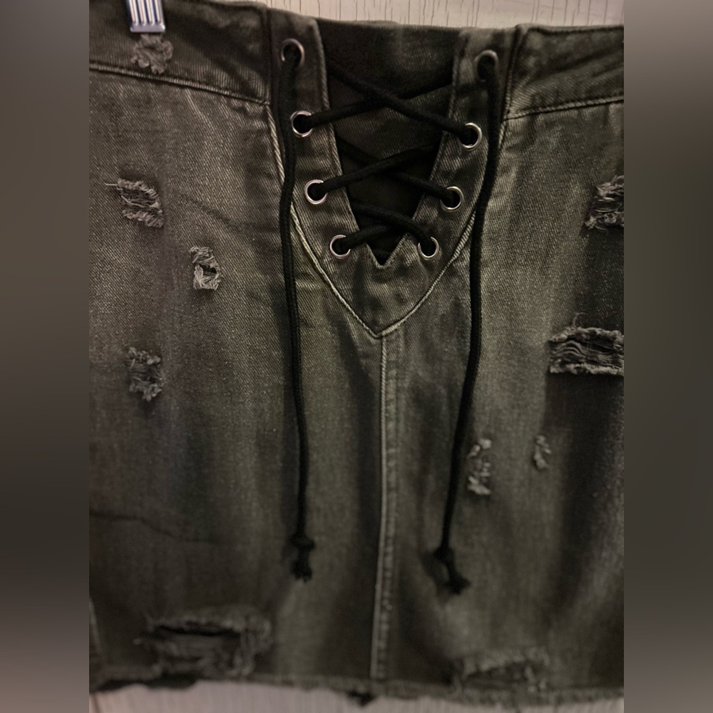 🌗🌗 Distressed Faded Mini Skirt by Hayden Los Angeles-NWT🌗🌗 - Picture 3 of 8